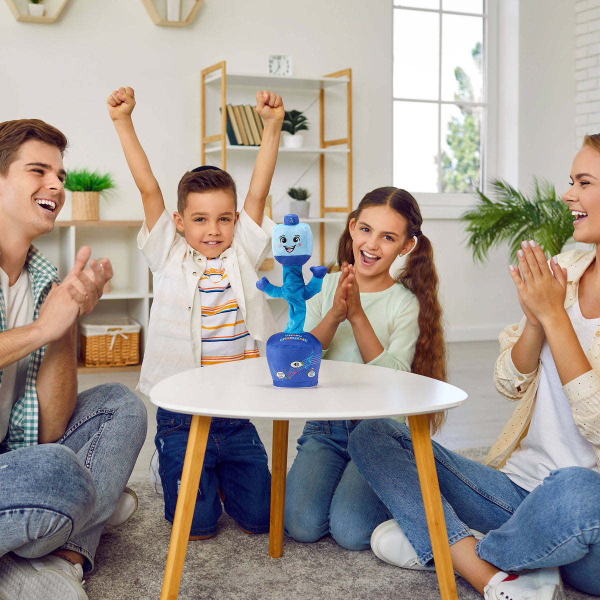 Dancing Dreidel - Sings 6 Chanukah Songs & Can Record Your Own 🔋3AA